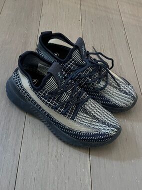 Danskin Navy and Light Gray Knit Slip-On Shoe